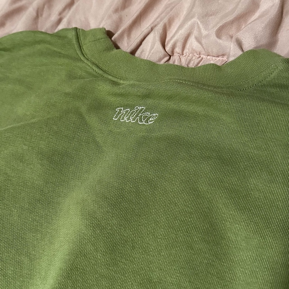Nike Dri-FIT Get Fit Women's Graphic Crew-Neck Sweatshirt - Picture 7 of 11